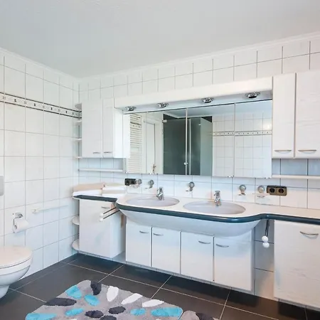 La Perla - Seepferdchen Mit Boxspringbett Und Grossem Bad Apartman Überlingen